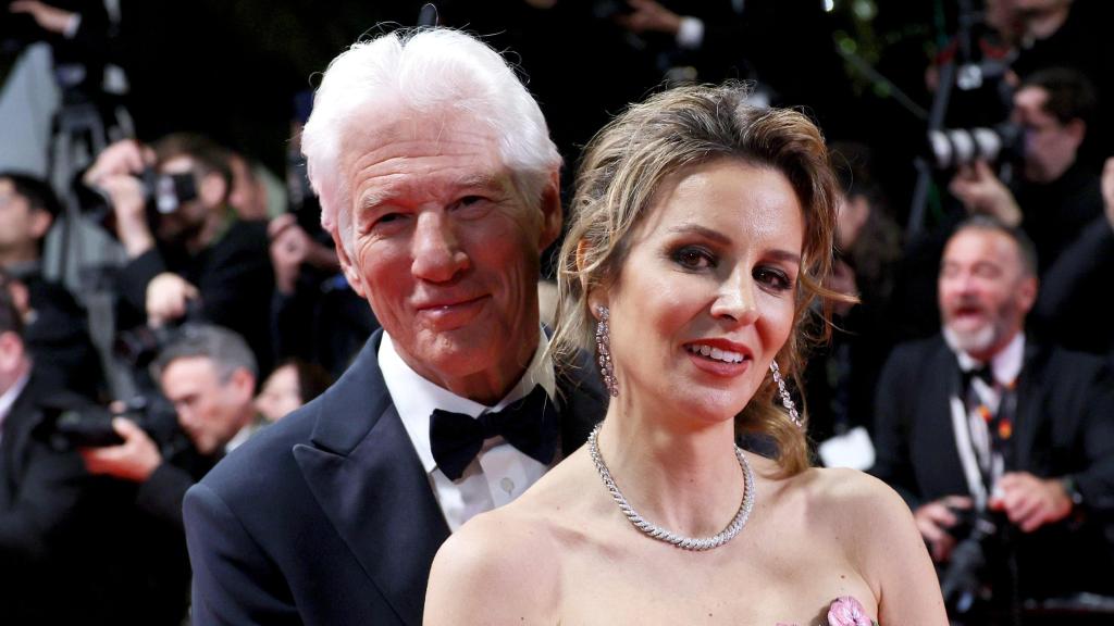 Richard Gere y Alejandra Silva en el Festival de Cannes 2024.