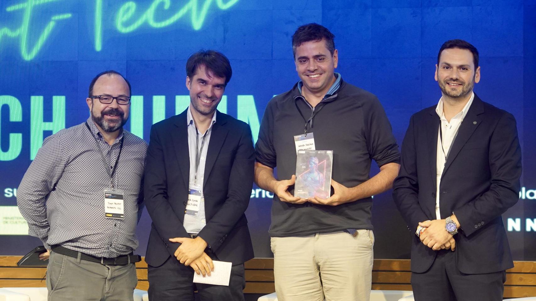 Los miembros del jurado Juan Pastor Bustamante (i), Alberto Ojeda (ci) y  Alejandro aguado (d), junto al fundador de Baukunst Adolfo Ibáñez (cd). Foto: Vicent Bosch