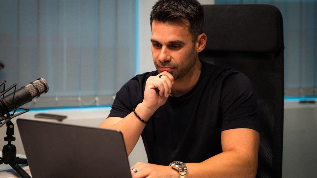 Imagen de Luis Villanueva trabajando.