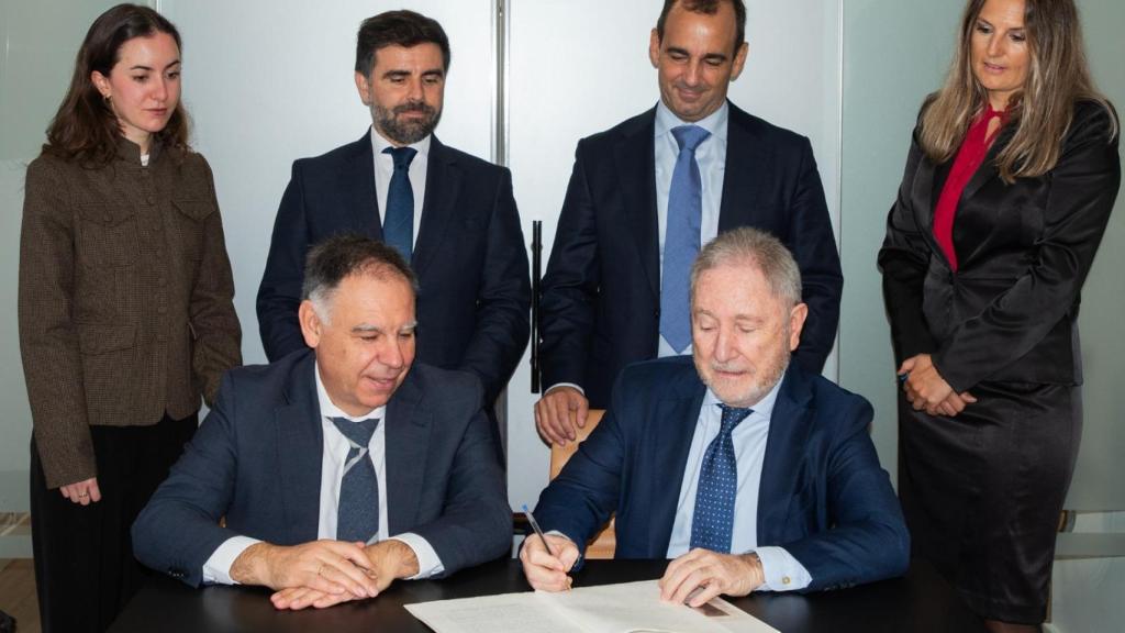 Firma del acuerdo entre la SETT y el fondo CRB Digital Health III