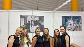 Mariví y Dolores Franco junto a sus hijas.