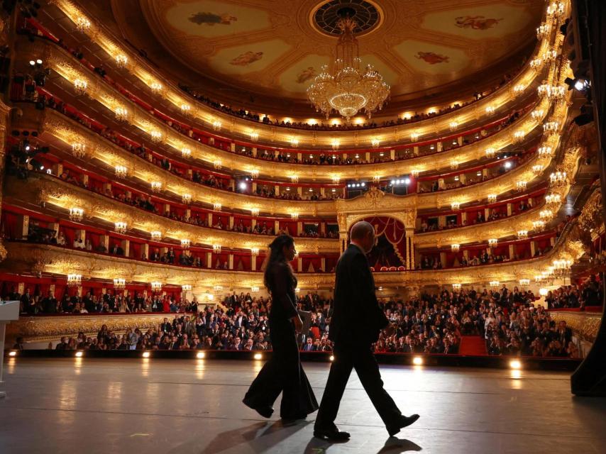 Vladímir Putin y la propagandista Simonián, en el 20 aniversario de Russia Today en Moscú.