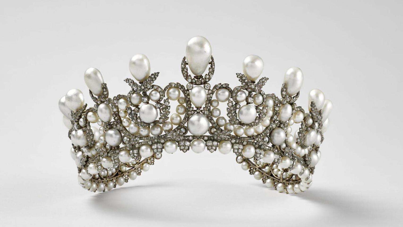 Diadema de la emperatriz Eugenia de Montijo robada del Museo del Louvre