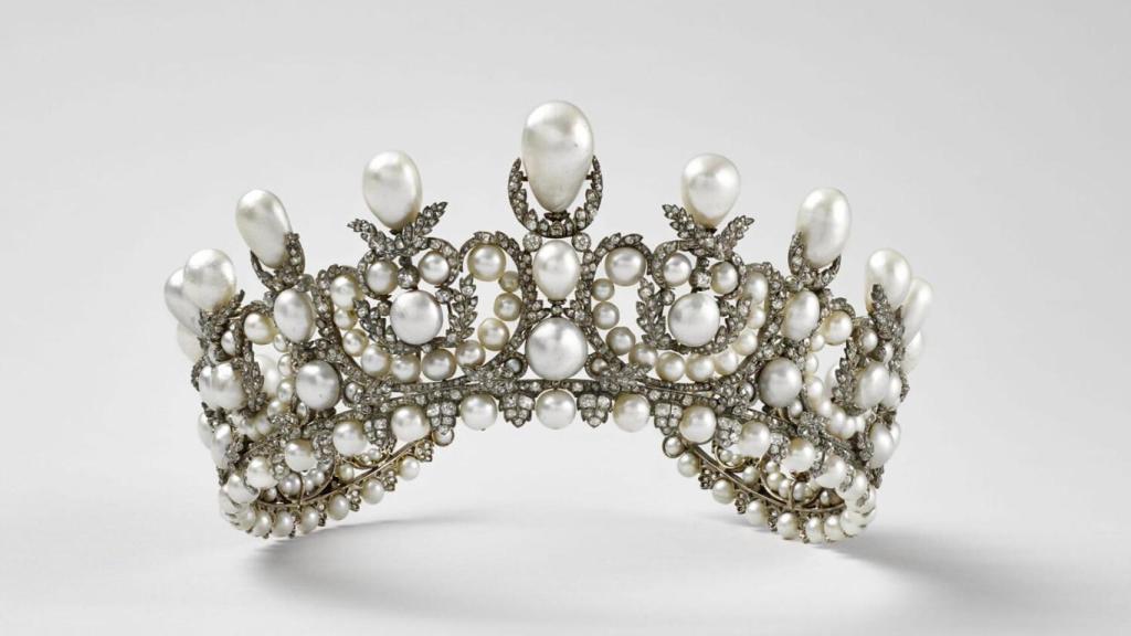 Diadema de la emperatriz Eugenia de Montijo robada del Museo del Louvre