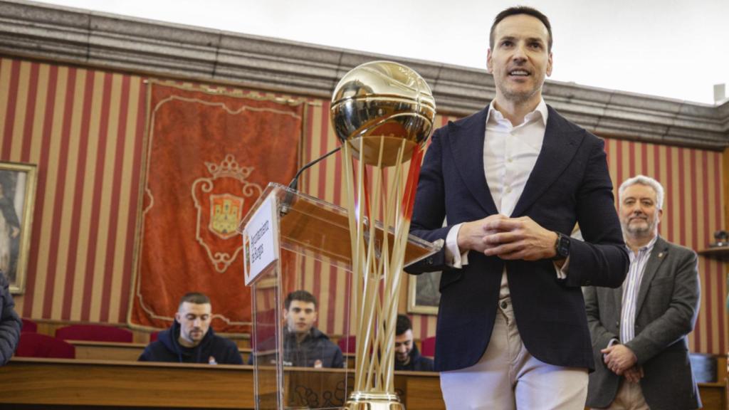 Felix Sancho, en un acto con el San Pablo Burgos de baloncesto