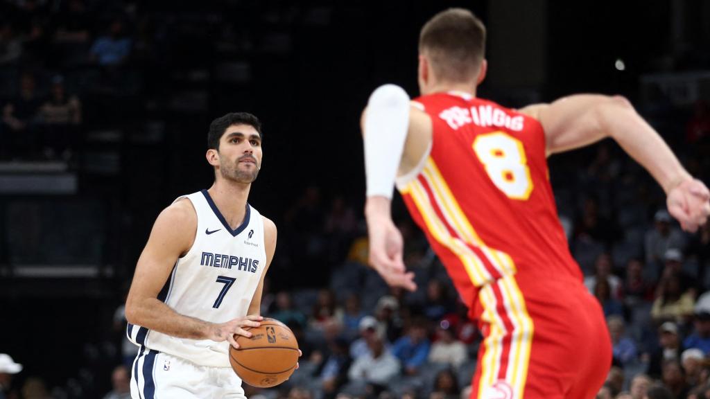 Santi Aldama, durante un partido contra los Hawks de pretemporada.