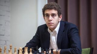 Daniel Naroditsky, durante la disputa de una partida de ajedrez.