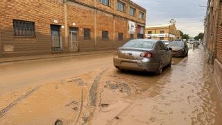 Una de las calles de Cuarte, totalmente embarrada tras la tormenta de finales de septiembre.