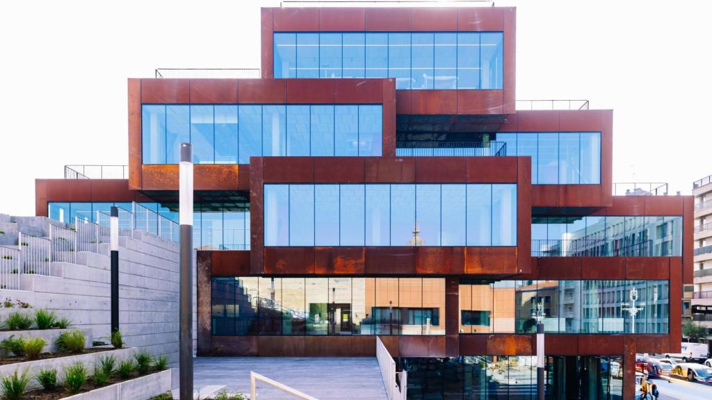 El edificio del GOe visto por fuera.