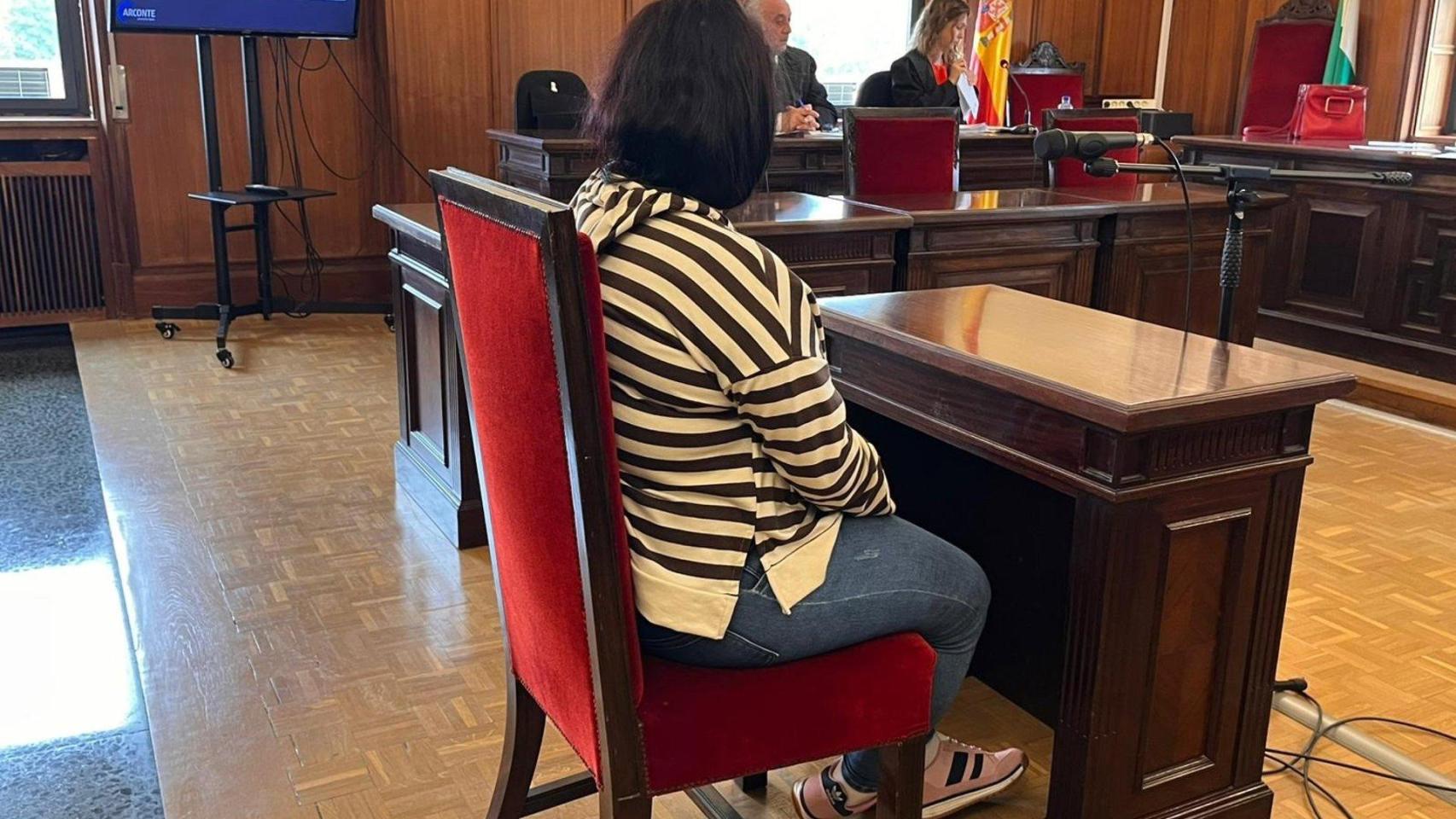 La madre de la menor abandonada en un contenedor en Los Palacios, enjuiciada en la Audiencia Provincial de Sevilla-