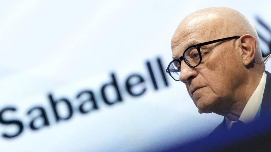 - El presidente del Banc Sabadell, Josep Oliu, durante la segunda jornada del foro internacional World in Progress, que se celebra en Barcelona