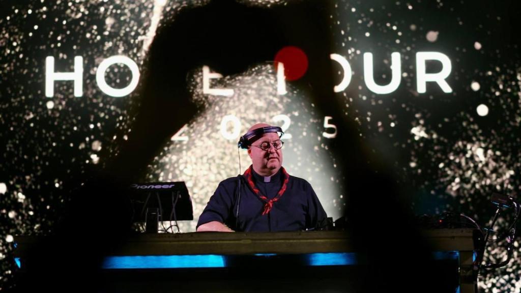 El Padre Guilherme en el concierto de la plaza del Pilar, en Zaragoza.