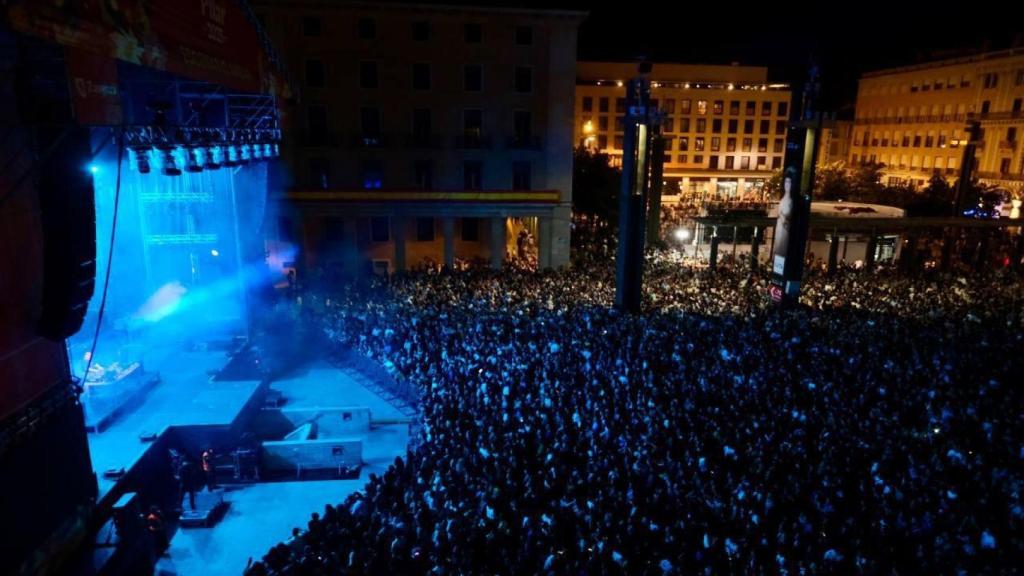 Imágenes del concierto del DJ Guilherme en la plaza del Pilar.