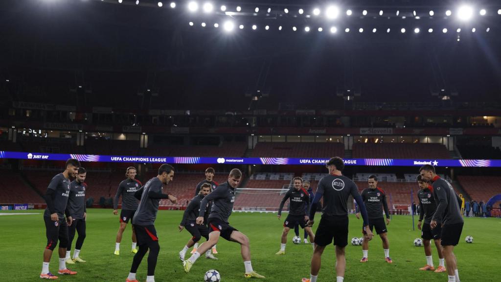 Entrenamiento del Atlético de Madrid en el Emirates Stadium