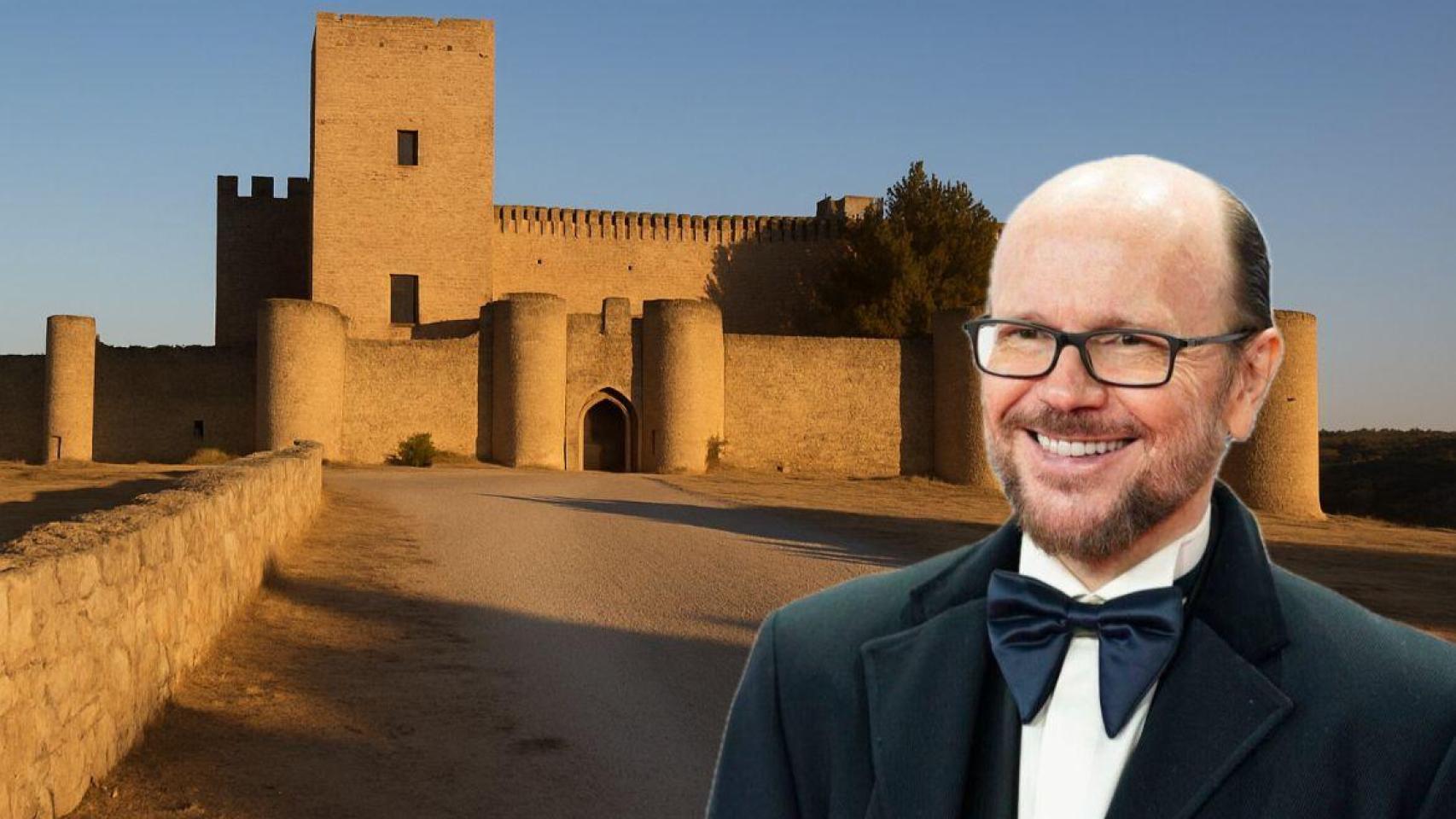 Santiago Segura y una recreación de su castillo del siglo XIII.