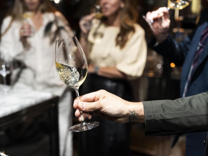 Cata de vinos de las bodegas Meseta Sur.