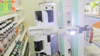 Robot en una tienda de conveniencia.