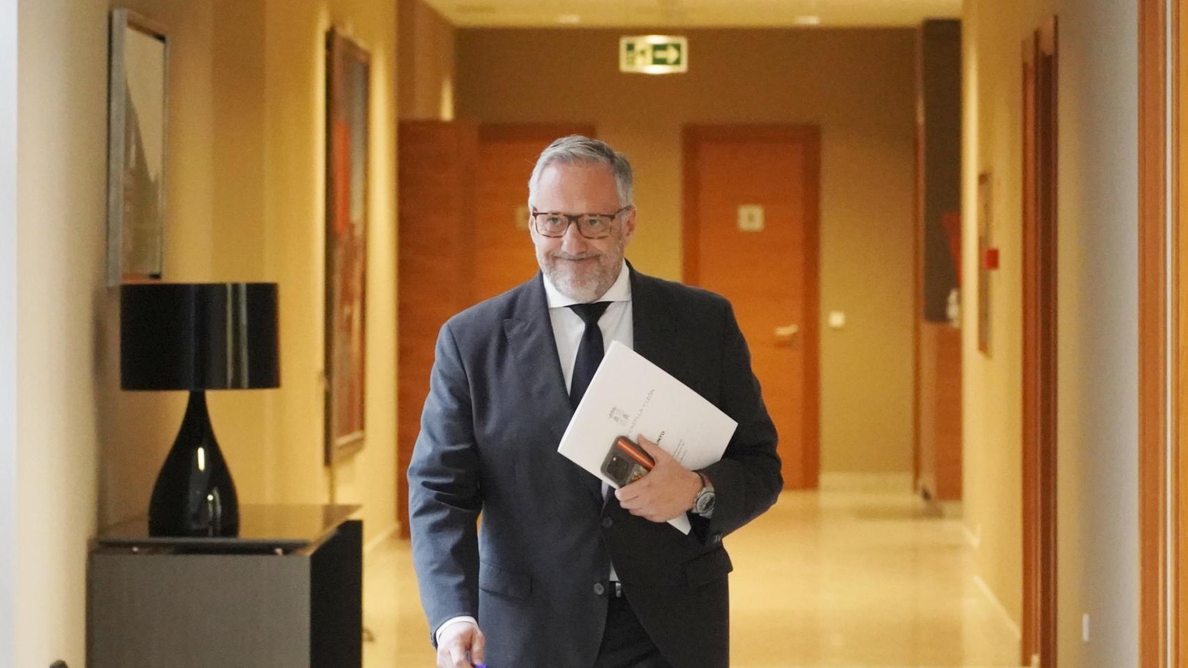 El presidente de las Cortes, Carlos Pollán, durante la reunión de la Mesa de las Cortes de Castilla y León