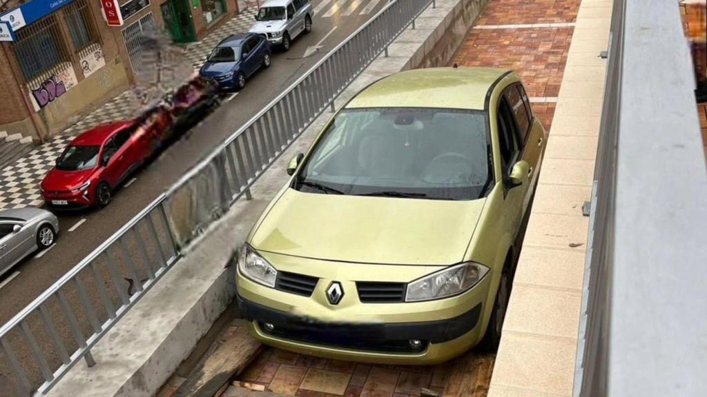 Foto del vehículo atrapado.