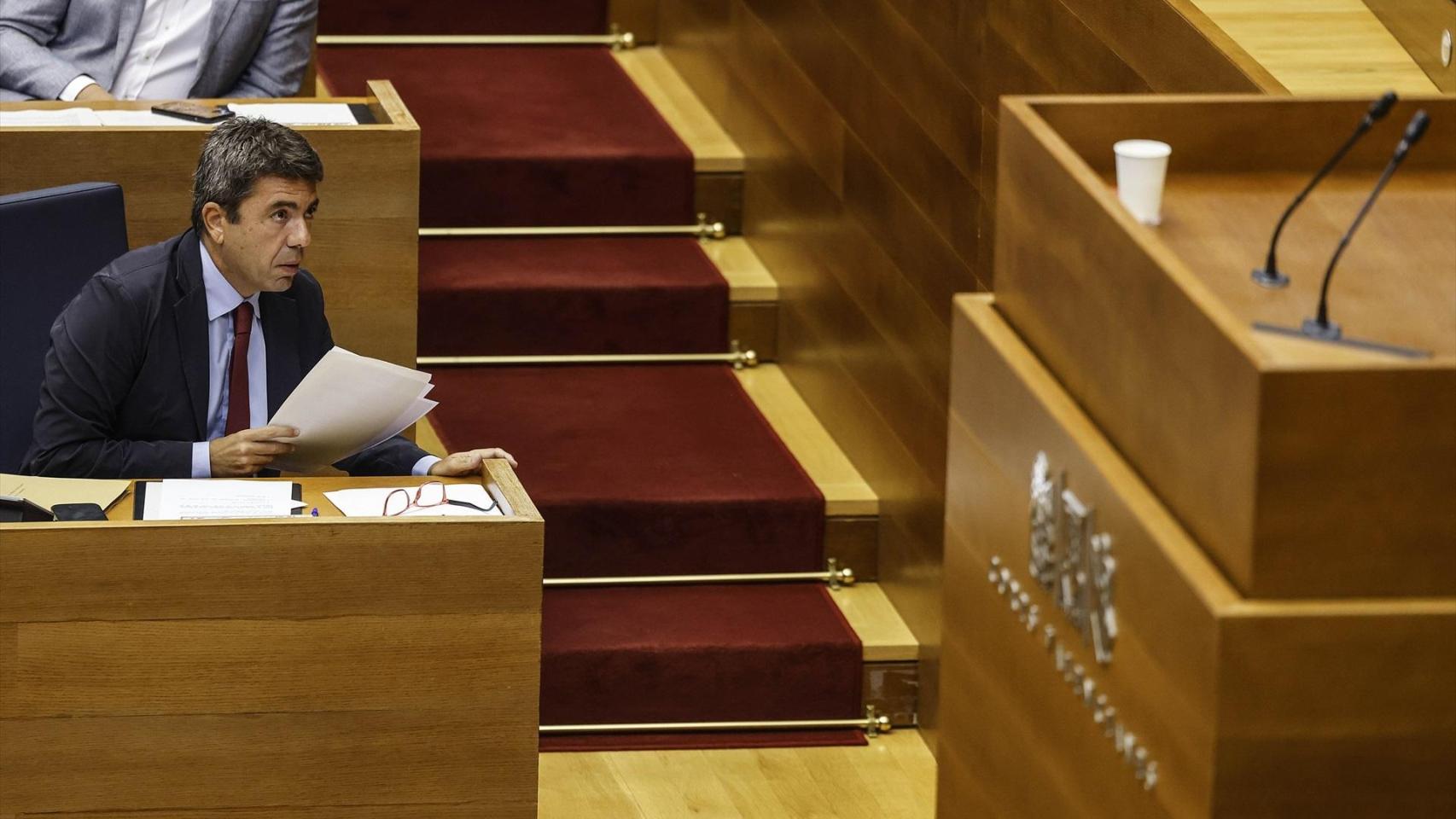 El president de la Generalitat valenciana, Carlos Mazón, en la sesión de control en Les Corts. Rober Solsona/Europa Press