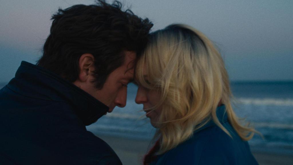 Jeremy Allen White y Odessa Young, en el filme