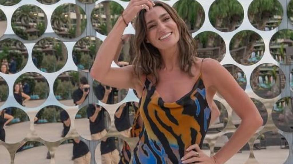 Eugenia Osborne luciendo el vestido de la firma británica Rat & Boa.