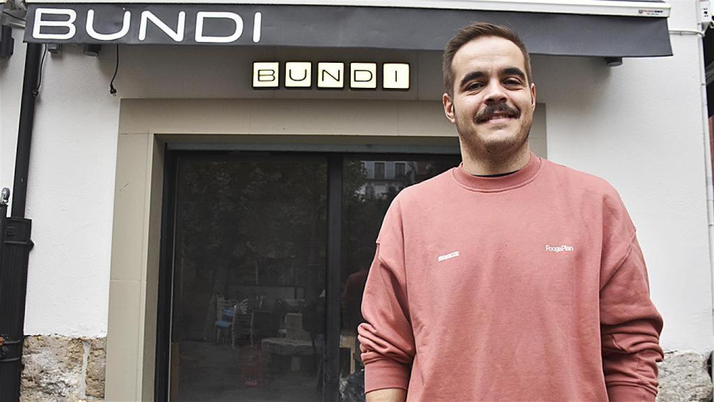 Iván atiende a EL ESPAÑOL de Castilla y León en el nuevo Bundi de Cantarranas