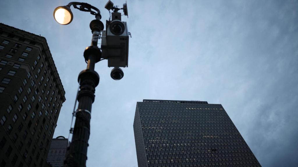 Cámara de control junto a departamento de Inmigración de EEUU.