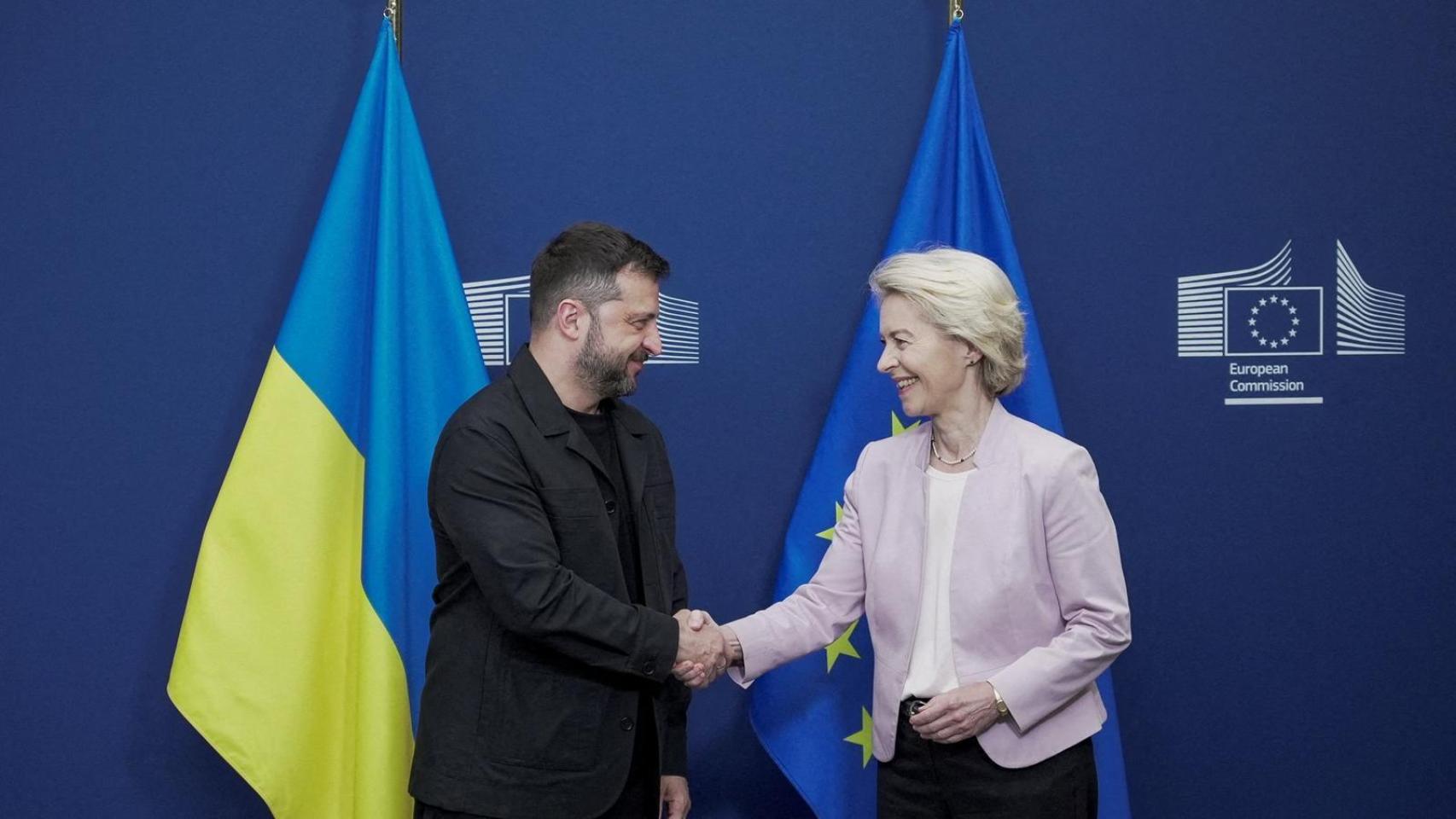 El presidente de Ucrania, Volodímir Zelenski, y la presidenta de la Comisión Europea, Ursula Von der Leyen.