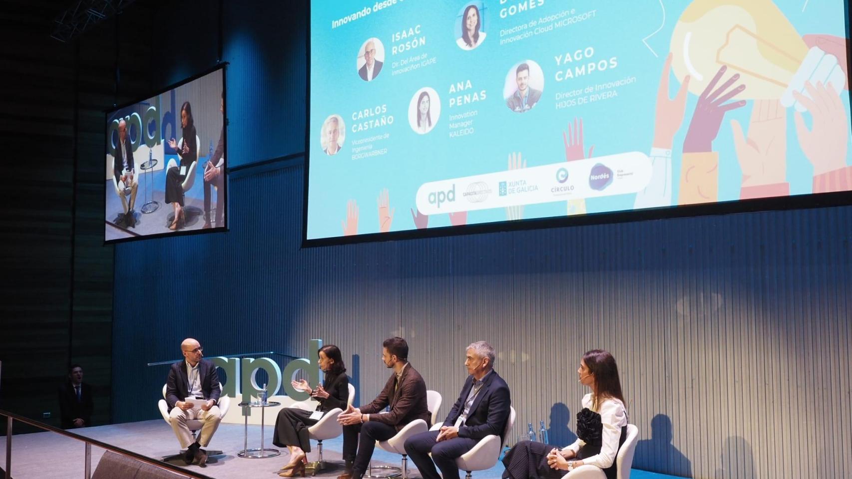 Más 400 profesionales se reúnen en Santiago en el I Gran Foro de Innovación y Emprendimiento de APD