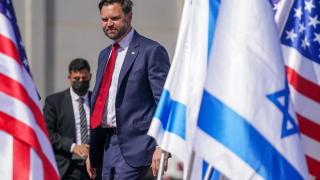 J. D. Vance, a su llegada al aeropuerto Ben Gurion en Lod.