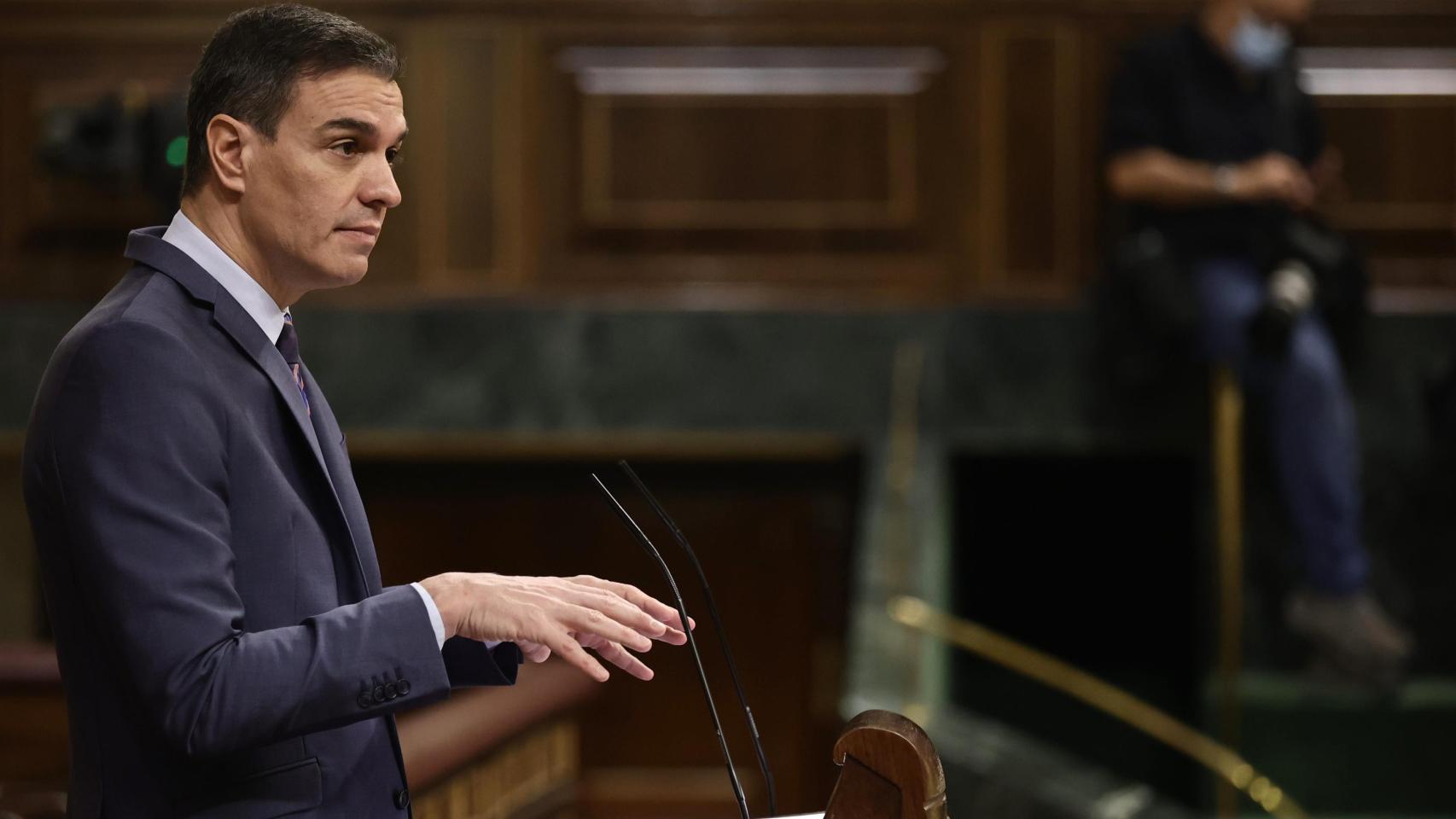 El presidente del Gobierno, Pedro Sánchez, interviene en una sesión plenaria, en el Congreso.