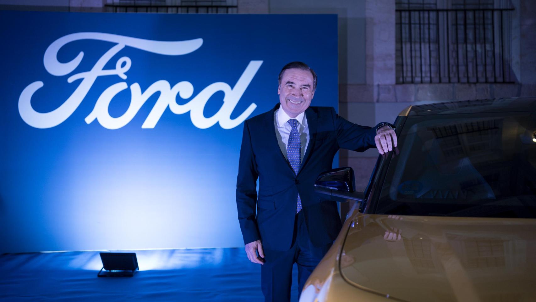 PedroJ Ramírez junto al Ford Capri