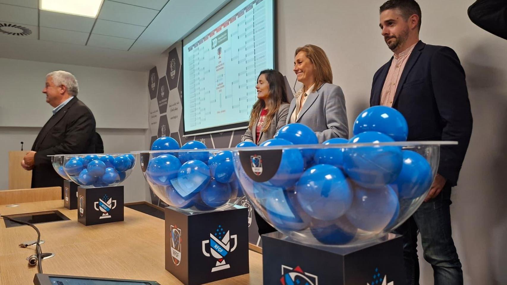 Sorteo de la Copa Deputación de Pontevedra celebrado en Vigo el 20 de octubre.