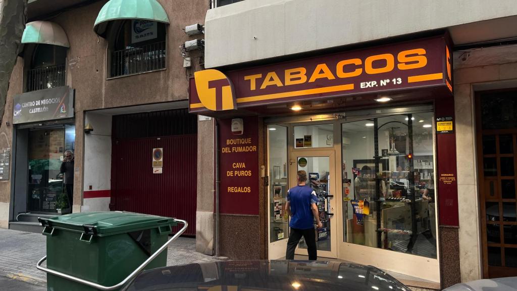 Estanco de la avenida Pérez Galdós de Castellón, zona en la que se halló el cuerpo sin vida del exmarido de la alcaldesa de Almassora. Raquel Granell