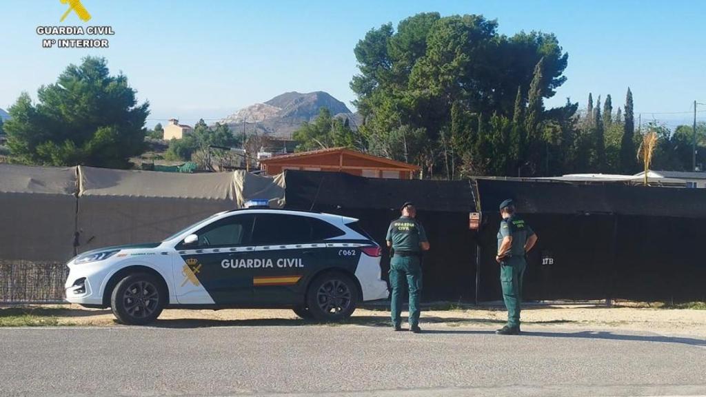 La Guardia Civil durante una inspección.