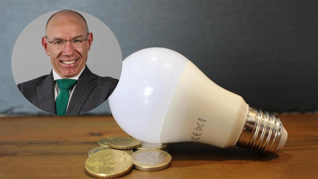 Montaje de Antonio Aceituno con una bombilla y euros (Pixabay).