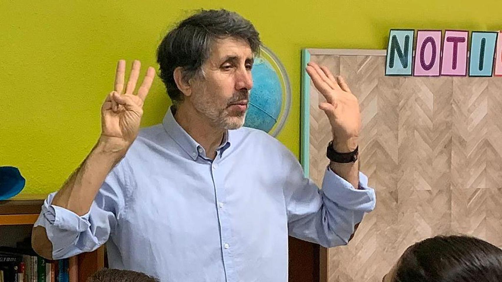 Juan Carlos López dando clase en el CRA Campos Góticos de Medina de Rioseco