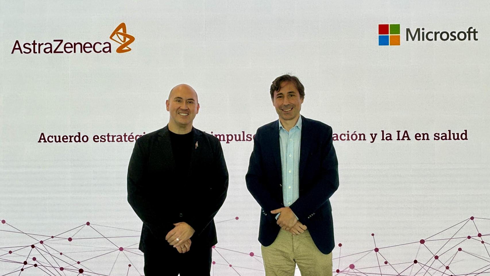 Rick Suárez, presidente de AstraZeneca España y Paco Salcedo, presidente de Microsoft España en la firma de la alianza.