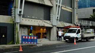 Cambio de cristales para la apertura del Museo del Dépor en Riazor.