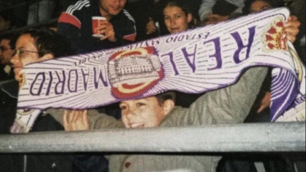 Lucas Vázquez, en una imagen de niño animando al Real Madrid