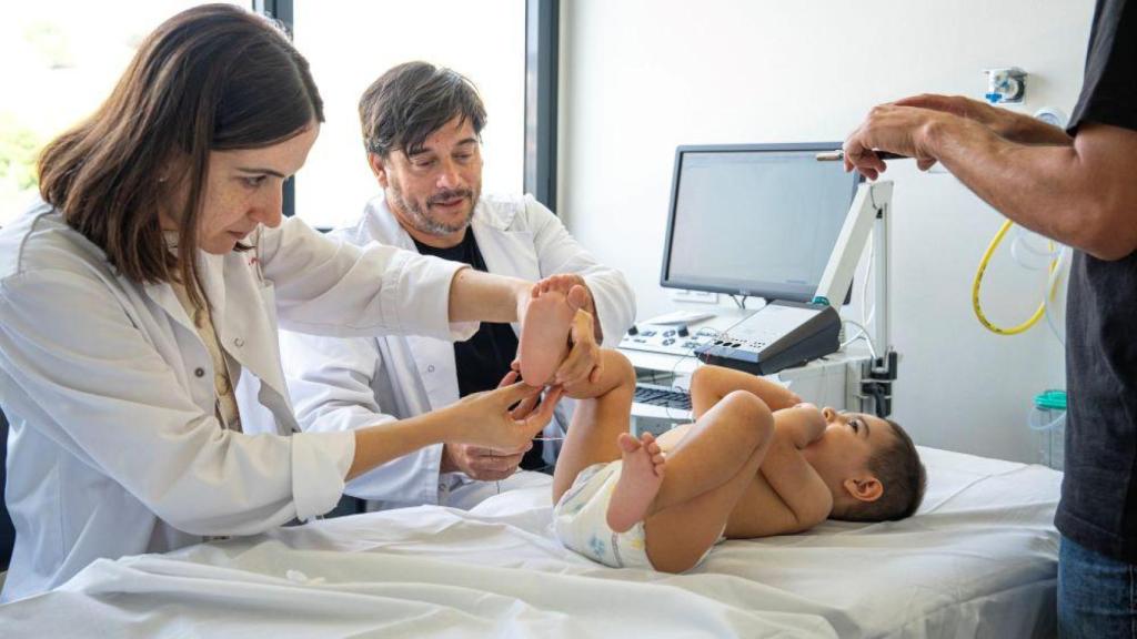 El pequeño Dani en una revisión en el Hospital Sant Joan de Déu Barcelona (HSJD)
