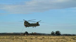 Un helicóptero militar realizando maniobras en Alicante el pasado miércoles.