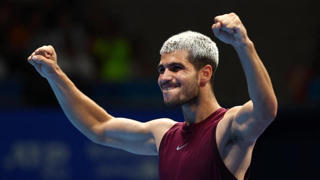 Carlos Alcaraz celebra un triunfo en el ATP 500 de Tokio.