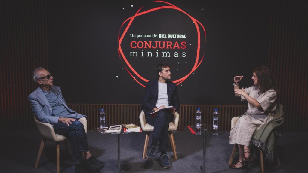 Juan José Millás, Alberto Ojeda y Nazareth Castellanos en el primer encuentro del videopódcast 'Conjuras mínimas'