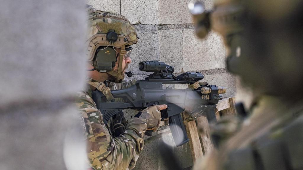 Un soldado del MOE durante una inserción en CQB en el marco del ejercicio Empecinado 2025.