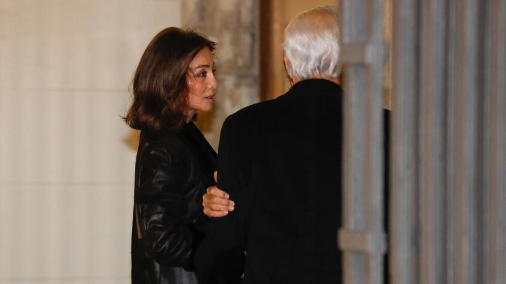 Isabel Preysler y Mario Vargas Llosa, en el funeral de Plácido Arango.