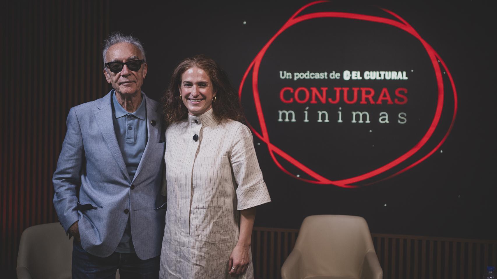 Juan José Millás y Nazareth Castellanos en el primer encuentro del videopódcast 'Conjuras mínimas'