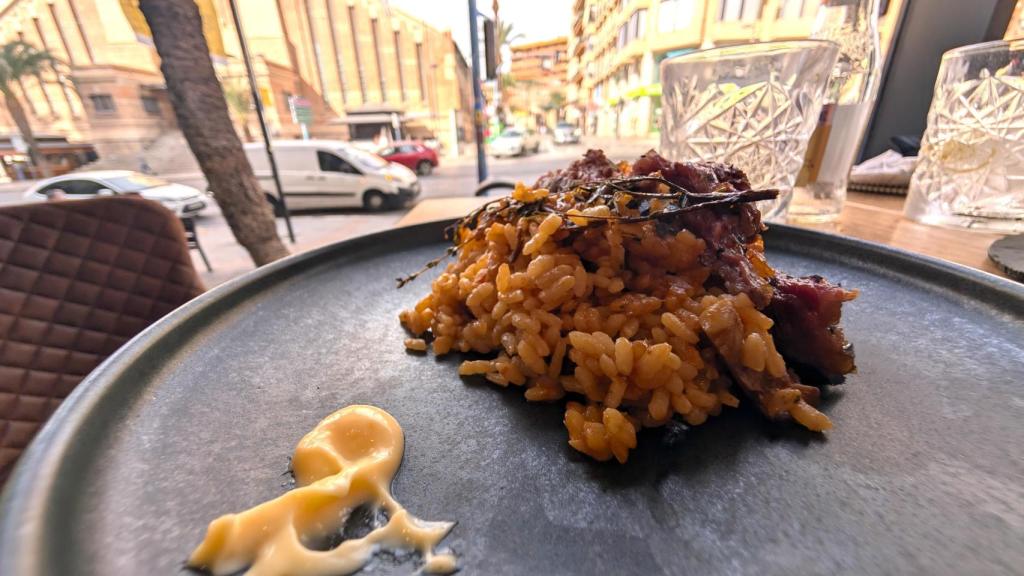 Uno de los arroces, que preparan en bandeja.