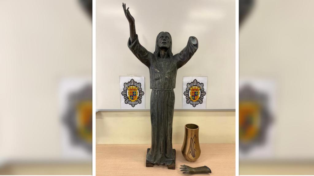 La Policía Local interviene la figura religiosa en la avenida Comunidad Europea